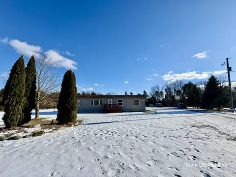 8661 Peck Lake Rd, Saranac, MI 48881