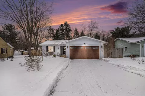 17868 Robbins Rd, Grand Haven, MI 49417