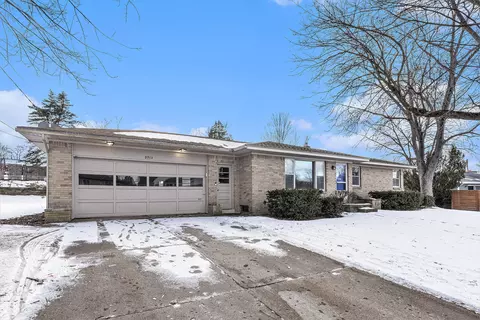2712 Leelanau Dr NE, Grand Rapids, MI 49525