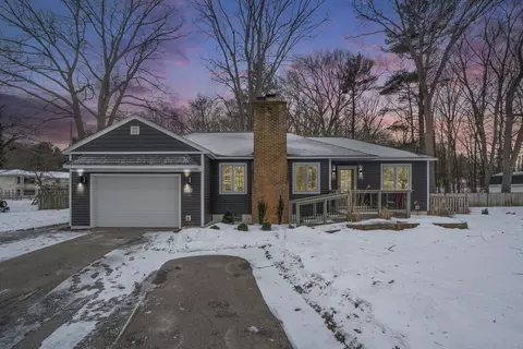 3547 W Manitou Cir, Norton Shores, MI 49441