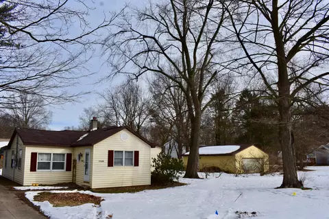 1140 Bellway Ave, Norton Shores, MI 49441