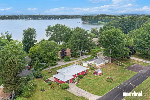 2257 Atkins Dr, Fennville, MI 49408