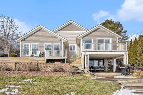 2622 E Shore Dr, Portage, MI 49002