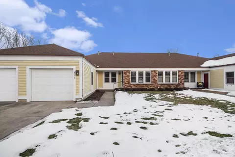 256 Rolling Greene Dr NW # 42, Walker, MI 49534