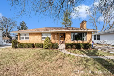 2027 Wendover Dr NW, Grand Rapids, MI 49504