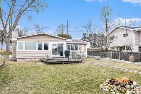 59322 Lakeshore Dr, Colon, MI 49040
