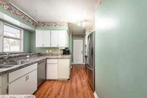 301 Sinclair St, Midland, MI 48640 photo 9