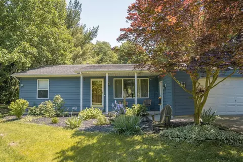 5828 Ell Ct, Fennville, MI 49408