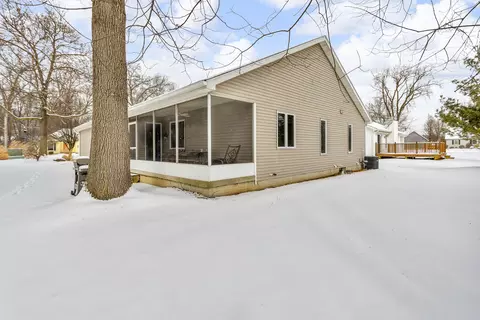 805 Sunburst Dr, Jackson, MI 49203 photo 3