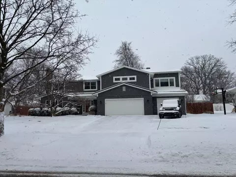 2561 Oakwood Dr SE, East Grand Rapids, MI 49506