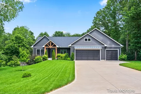 7500 Two Lakes Dr, Rockford, MI 49341