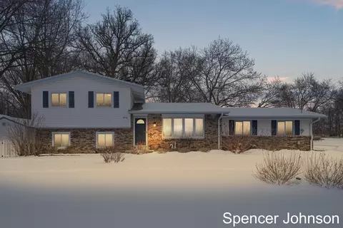 774 Kinney Ave NW, Grand Rapids, MI 49534