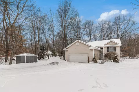 17110 Seneca Dr, Howard City, MI 49329