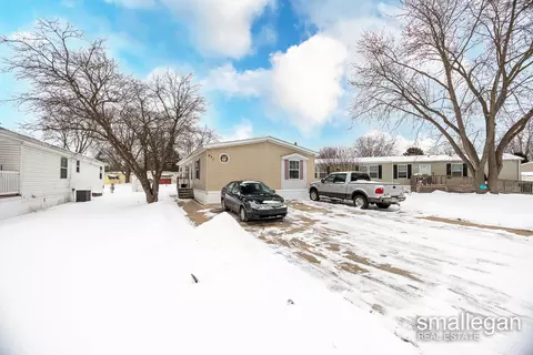 471 N Kippen Dr SE, Grand Rapids, MI 49548
