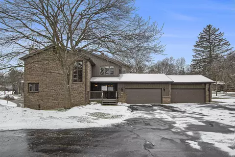 3636 Woodcliff Dr, Kalamazoo, MI 49008