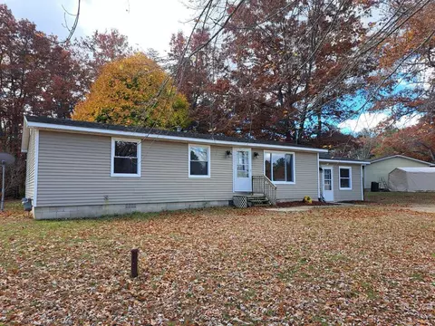 2171 Pine Crescent St, Farwell, MI 48622
