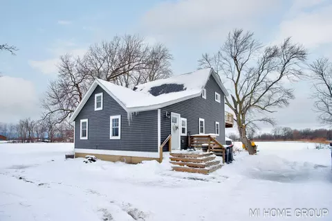 5299 141st Ave, Holland, MI 49423