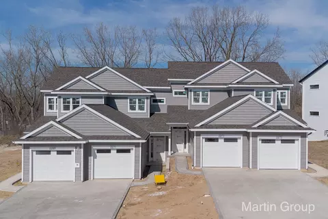 2275 Watertown Way NE, Grand Rapids, MI 49505