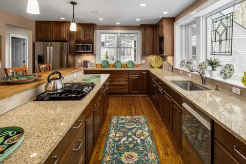 2215 Devonshire Rd, Ann Arbor, MI 48104 photo 13