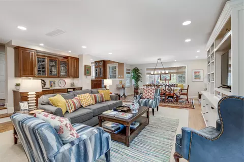 2215 Devonshire Rd, Ann Arbor, MI 48104 photo 4