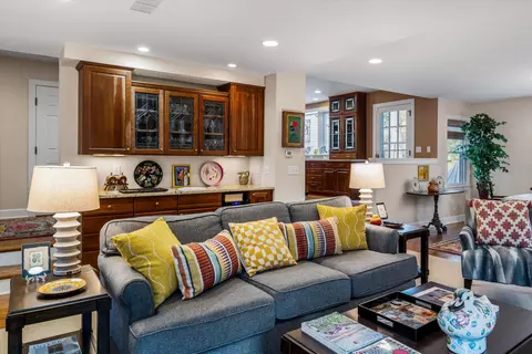 2215 Devonshire Rd, Ann Arbor, MI 48104 photo 7