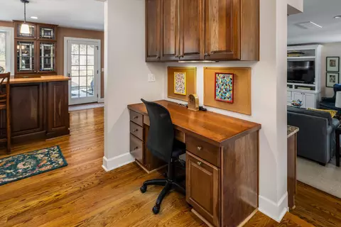 2215 Devonshire Rd, Ann Arbor, MI 48104 photo 17
