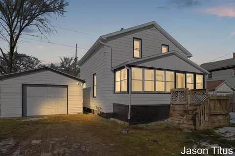 4388 12th St, Moline, MI 49335
