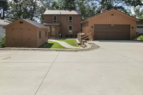 14889 Hideaway Dr, Vandalia, MI 49095
