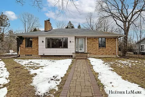 252 Hodenpyl Rd SE, East Grand Rapids, MI 49506