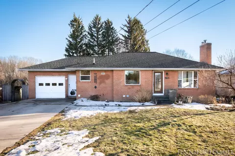 3706 Navaho St SW, Grandville, MI 49418