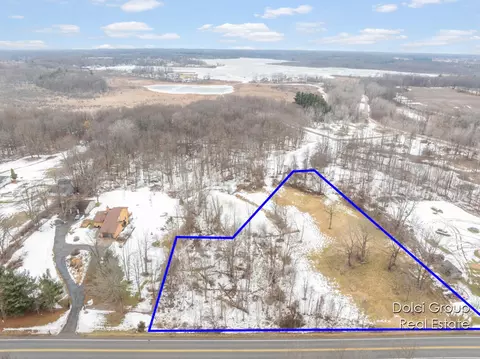 9453 Lincoln Lake Ave NE, Greenville, MI 48838