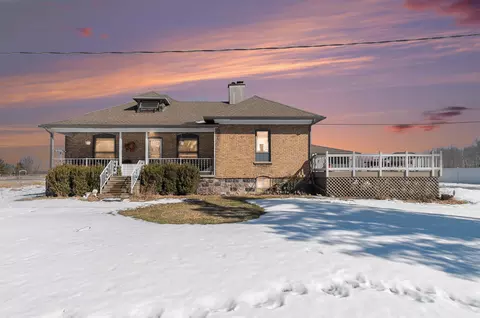 4570 Curve Rd, Freeland, MI 48623