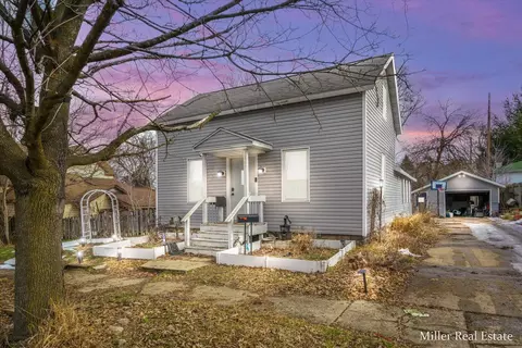 209 S Washington St, Hastings, MI 49058