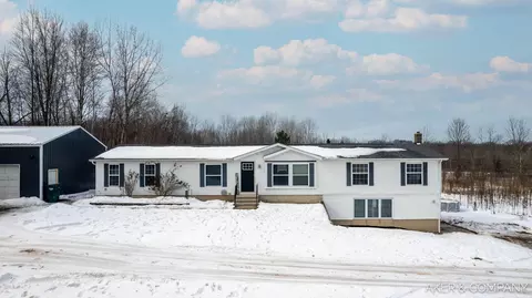 9302 Lincoln St, Allendale, MI 49401