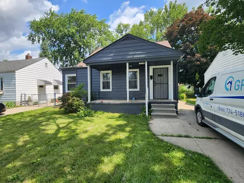 19139 Kingsville St, Harper Woods, MI 48225