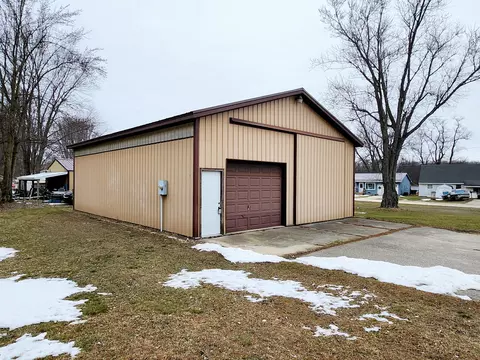 2543 Lucille Dr, Six Lakes, MI 48886