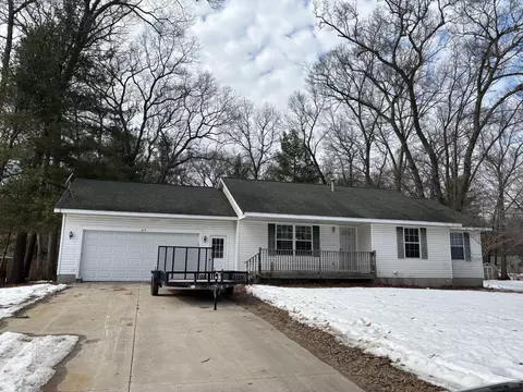 415 Escanaba Ln, Muskegon, MI 49442