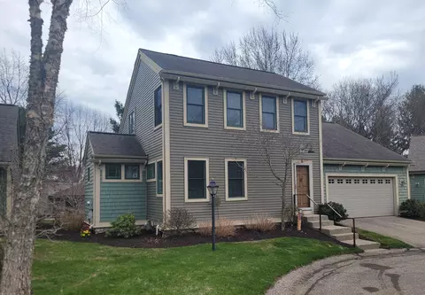 6 Cider Hill Ln, Douglas, MI 49406