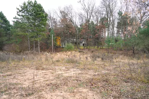 9496 Deer Valley Dr, Greenville, MI 48838