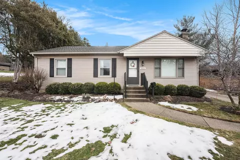 2426 Oakwood Ave NE, Grand Rapids, MI 49505