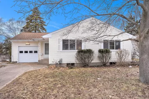 2228 Leif Ave, Norton Shores, MI 49441