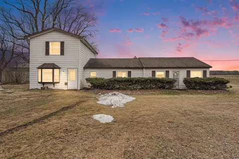 15401 16th Ave, Marne, MI 49435