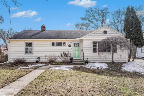 1104 Vassar Dr, Kalamazoo, MI 49001