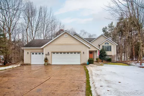 6415 Palmetto Ct, Saugatuck, MI 49453