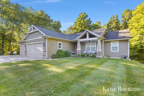 3350 House St NE, Rockford, MI 49341