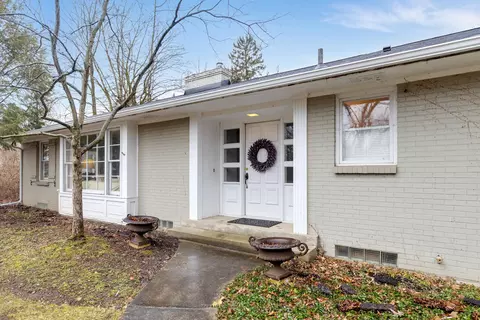963 Buttrick Ave SE, Ada, MI 49301