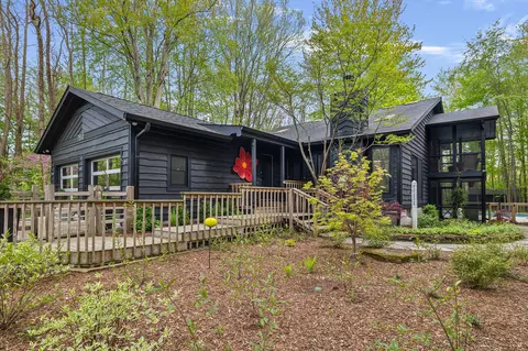 7510 Harbert Rd, Harbert, MI 49115