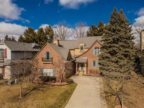 5622 Versailles Ave E, Ann Arbor, MI 48103