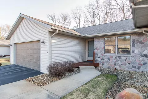 5815 Wood Valley Rd, Kalamazoo, MI 49009