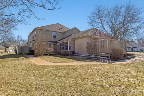 3507 Shadow Bend Dr #B, Kalamazoo, MI 49048